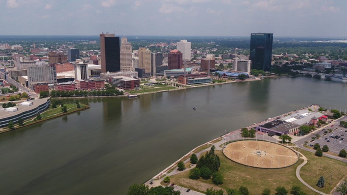 Harmful algal bloom present on Maumee River in downtown Toledo raising