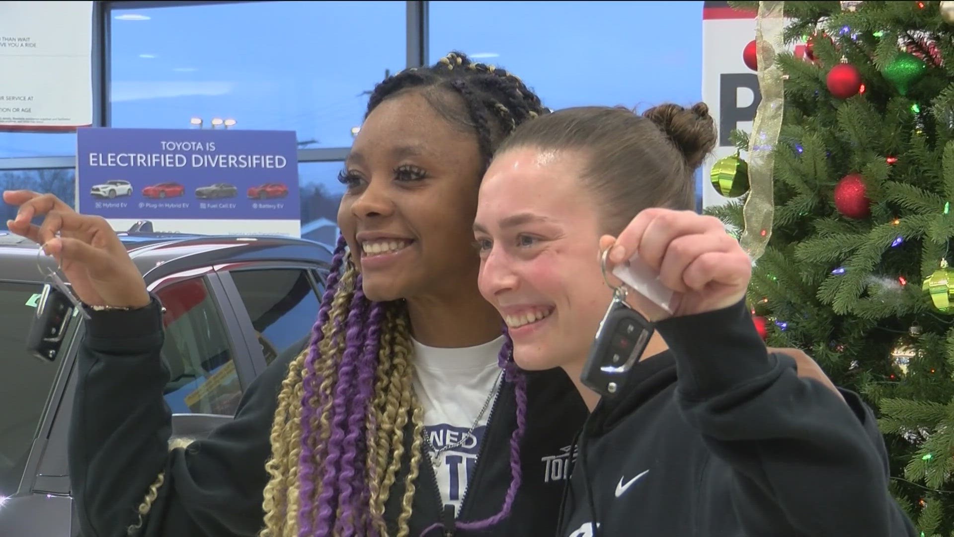 Quinesha Lockett and Sophia Wiard left with new cars in a deal described as the first of its kind for MAC women's basketball players