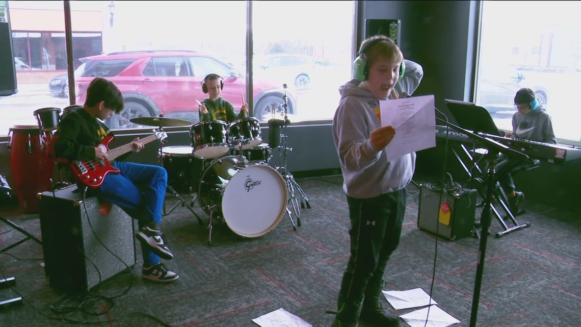 Perrysburg School of Rock hosts open house