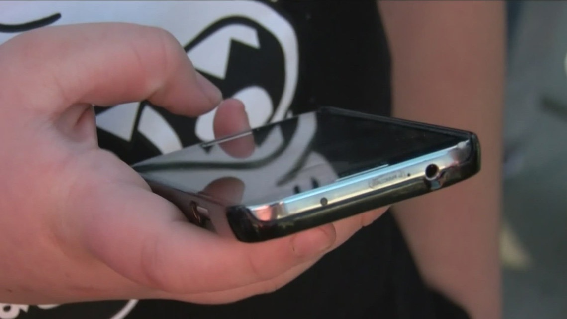 Michigan Governor to sign bills restricting cell phones in schools