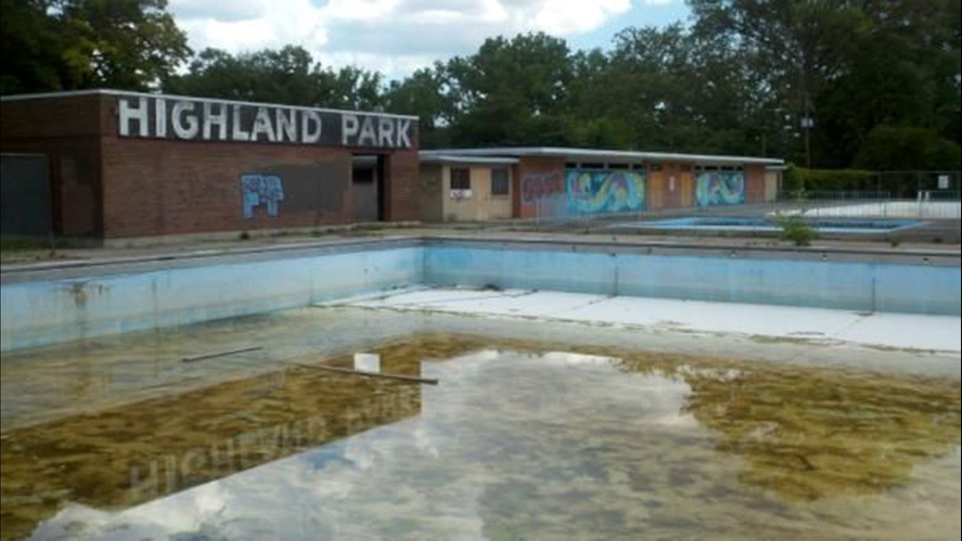 Councilman fights to keep east Toledo pool from wrecking ball