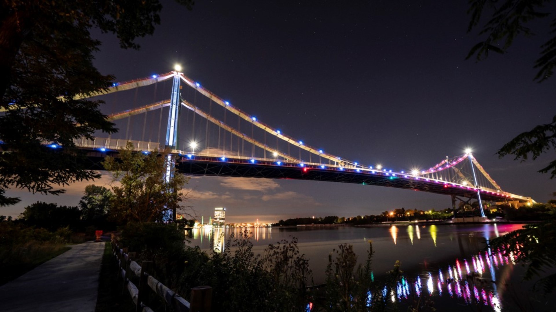 Anthony Wayne Bridge Lights Up After Concert In Toledo Friday | Wtol.com