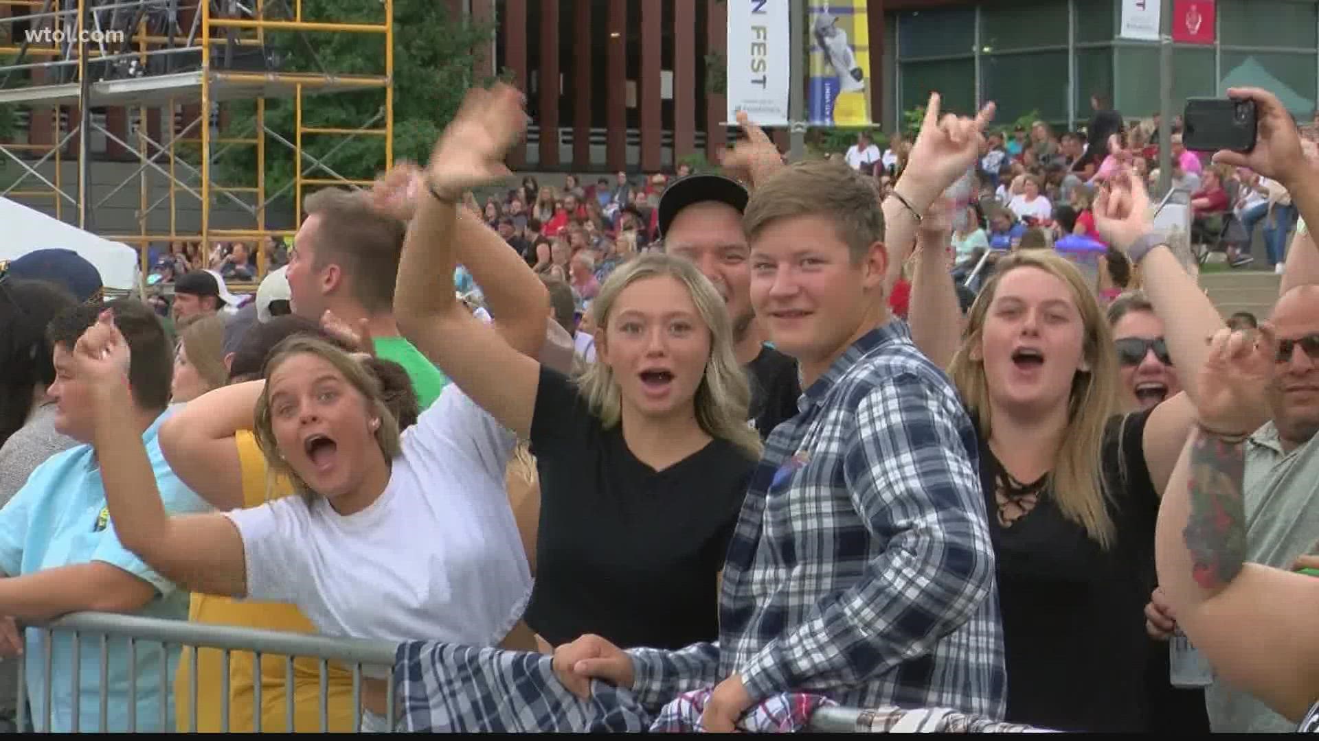 The country star took over Promenade Park for the second day of the Solheim Cup Fan Fest.