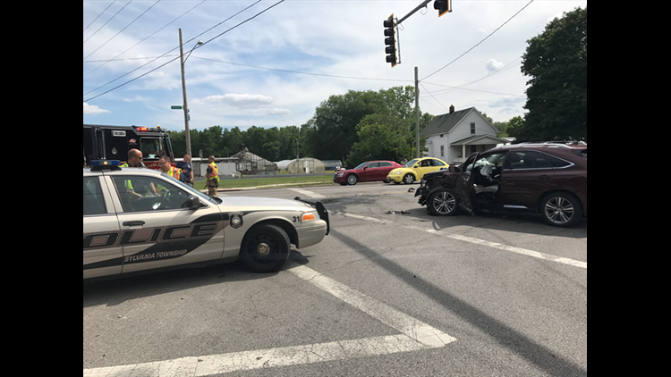 Three people taken to hospital after Sylvania Twp. accident | wtol.com