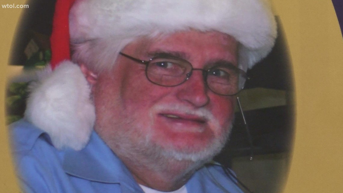 'Officer Santa Claus': Remembering the police dispatcher who served as Toledo's very own Santa tracker - Vimarsana News
