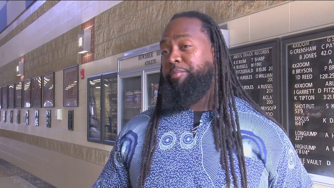 'The Hungry Black Man' food critic visits Glass City - Vimarsana News