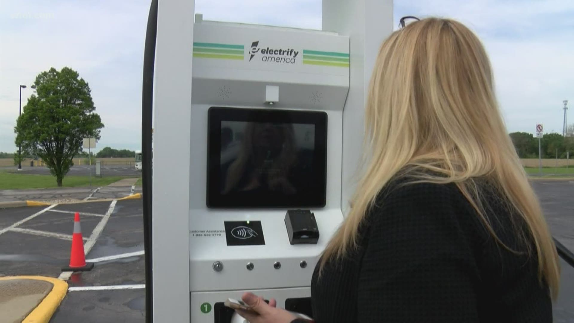 Ohio Turnpike gets electric car charging stations