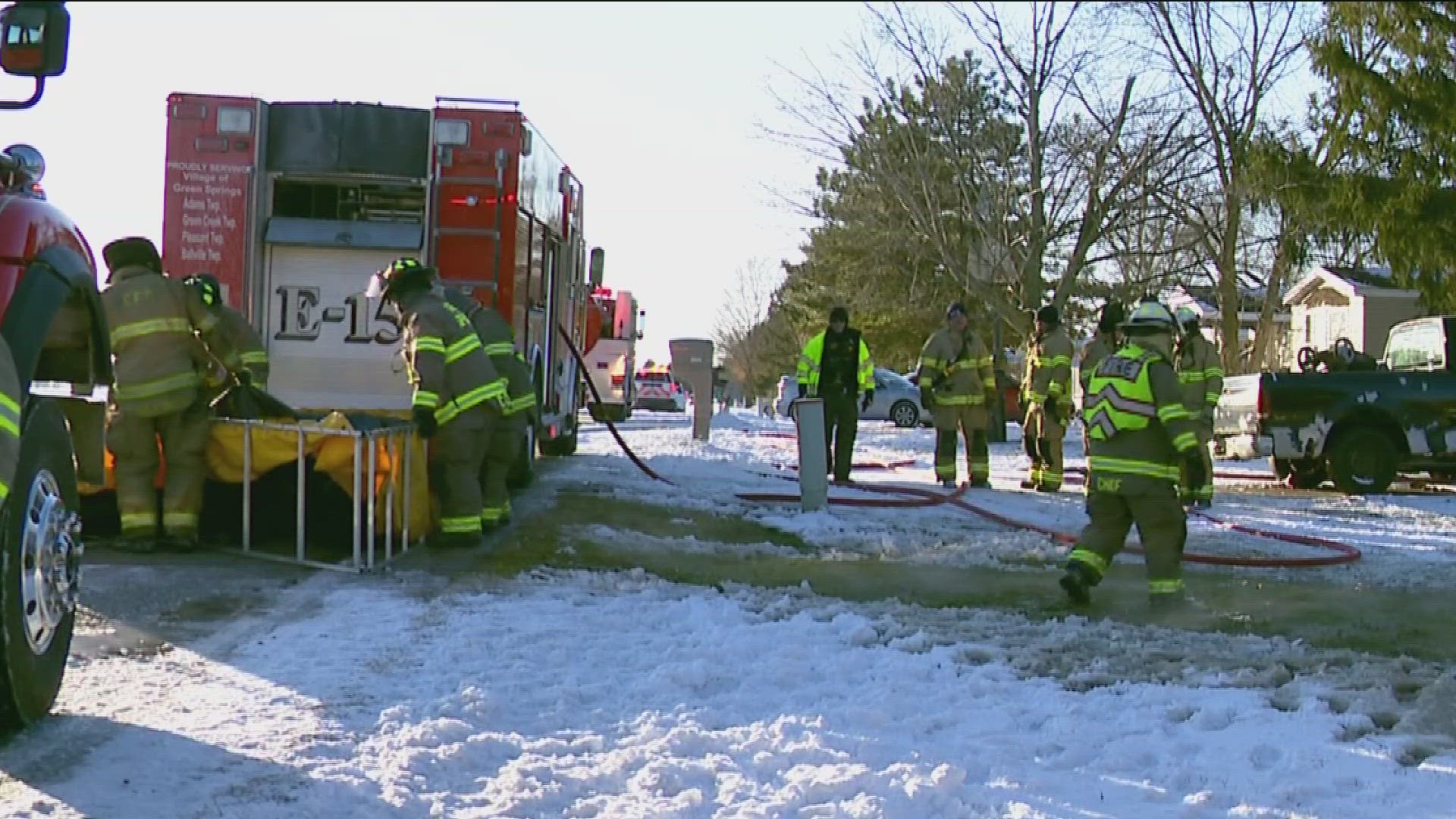 Firefighters battle Fremont fire in freezing temperatures | wtol.com