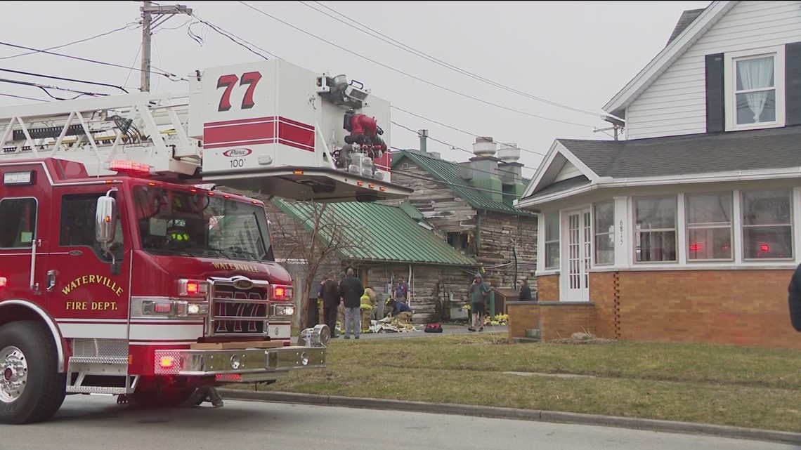 Locals shows support after Whitehouse Inn fire Wednesday morning