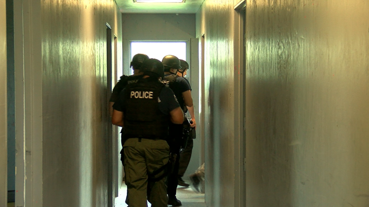 Toledo police training new officers for SWAT Team | wtol.com