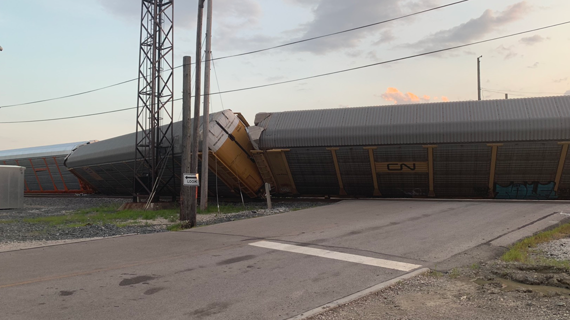 No one injured in Walbridge train derailment