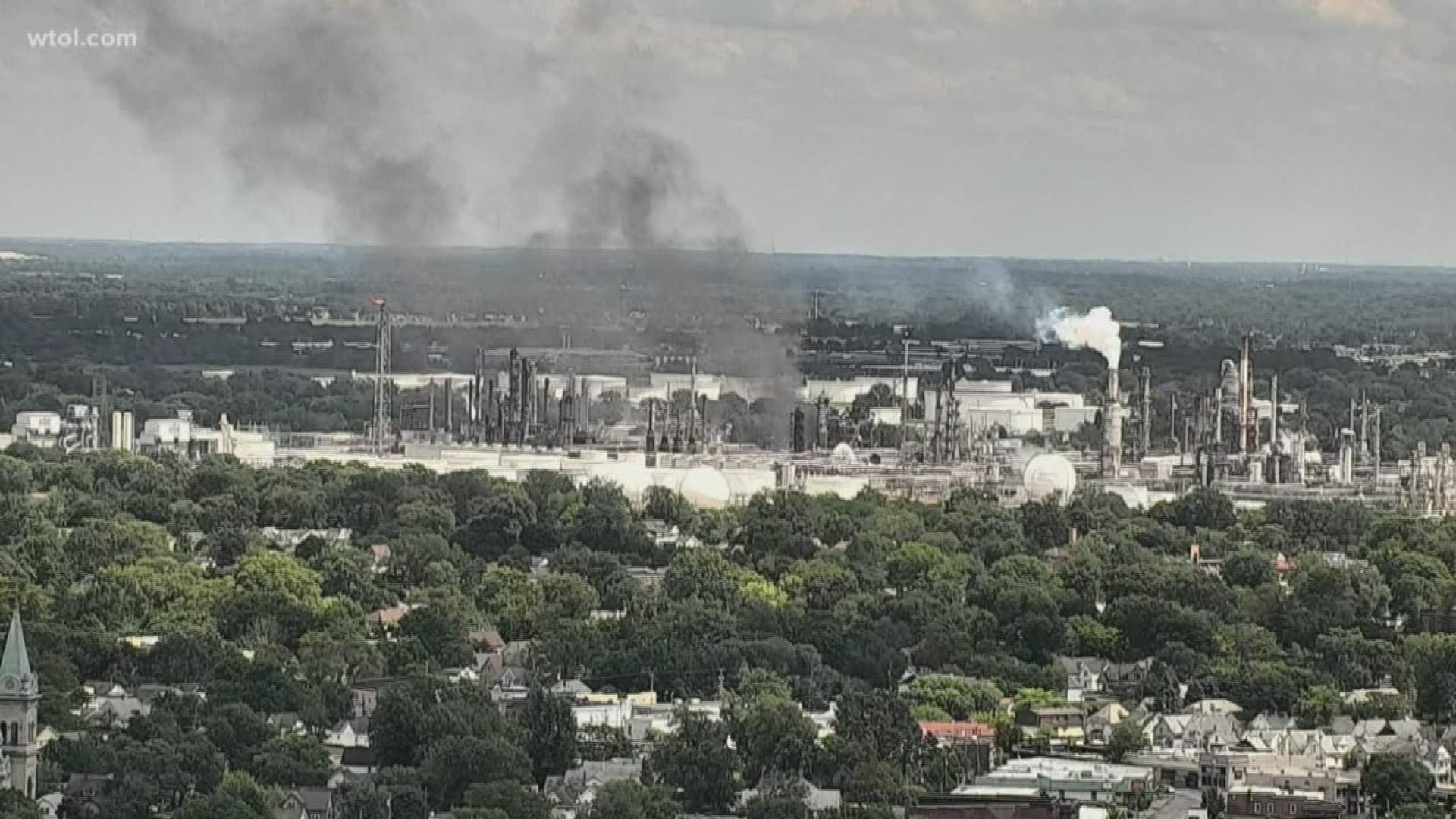 A blaze broke out just after 3 p.m. and was extinguished by 3:31 p.m., a refinery spokesperson said.