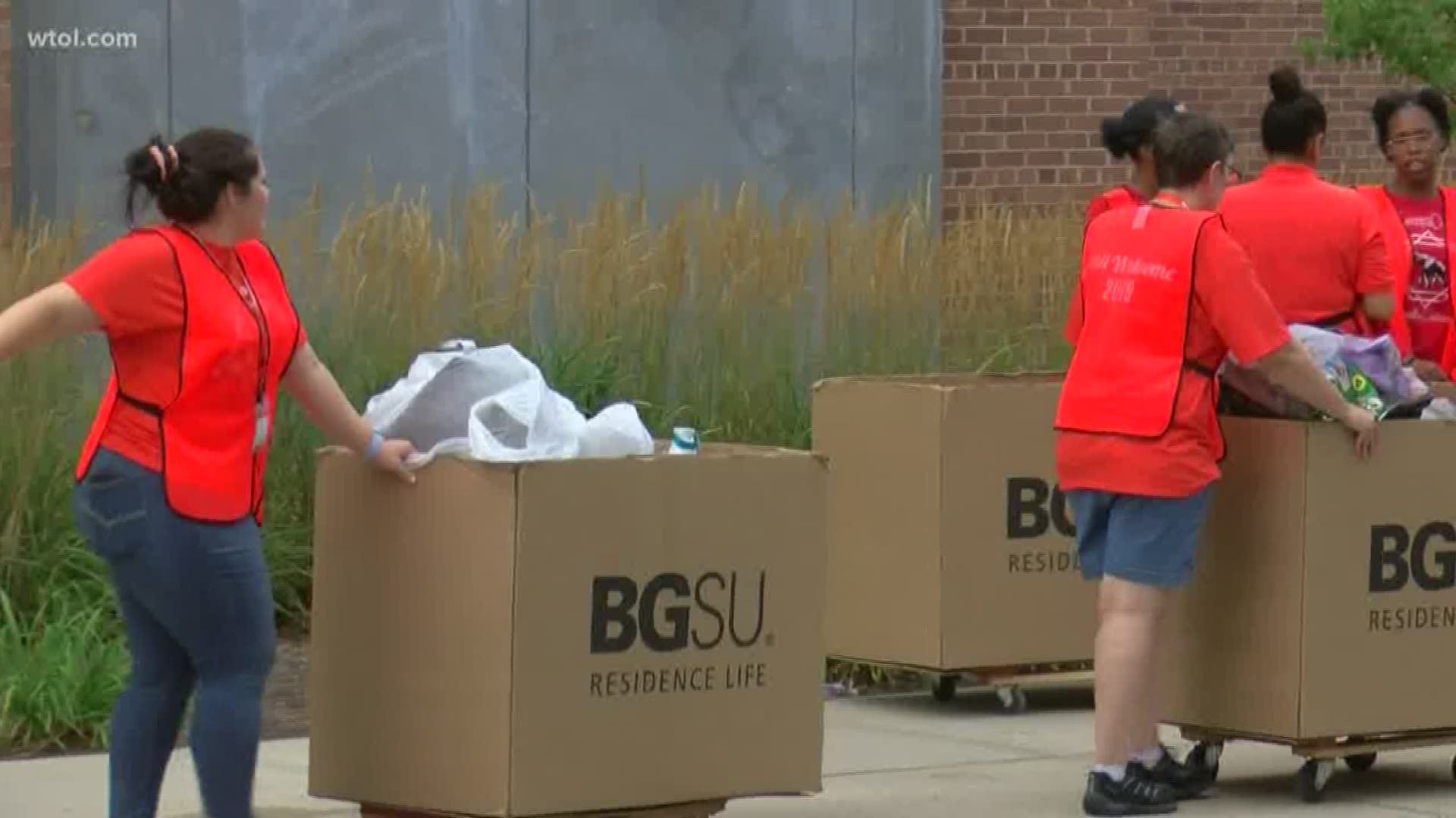 3,700 freshmen get settled into their dorms as they prepare for their first year of college