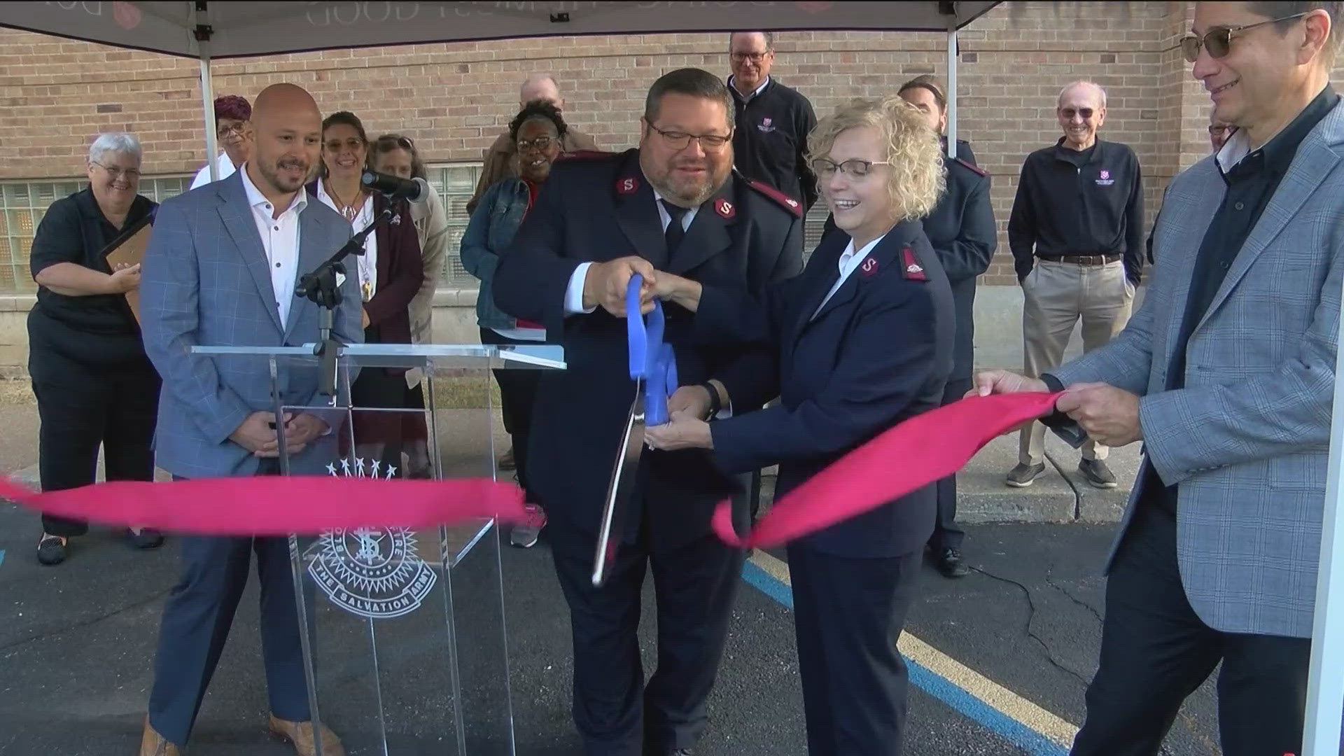 Sally's Market held its grand opening and ribbon cutting Monday morning.