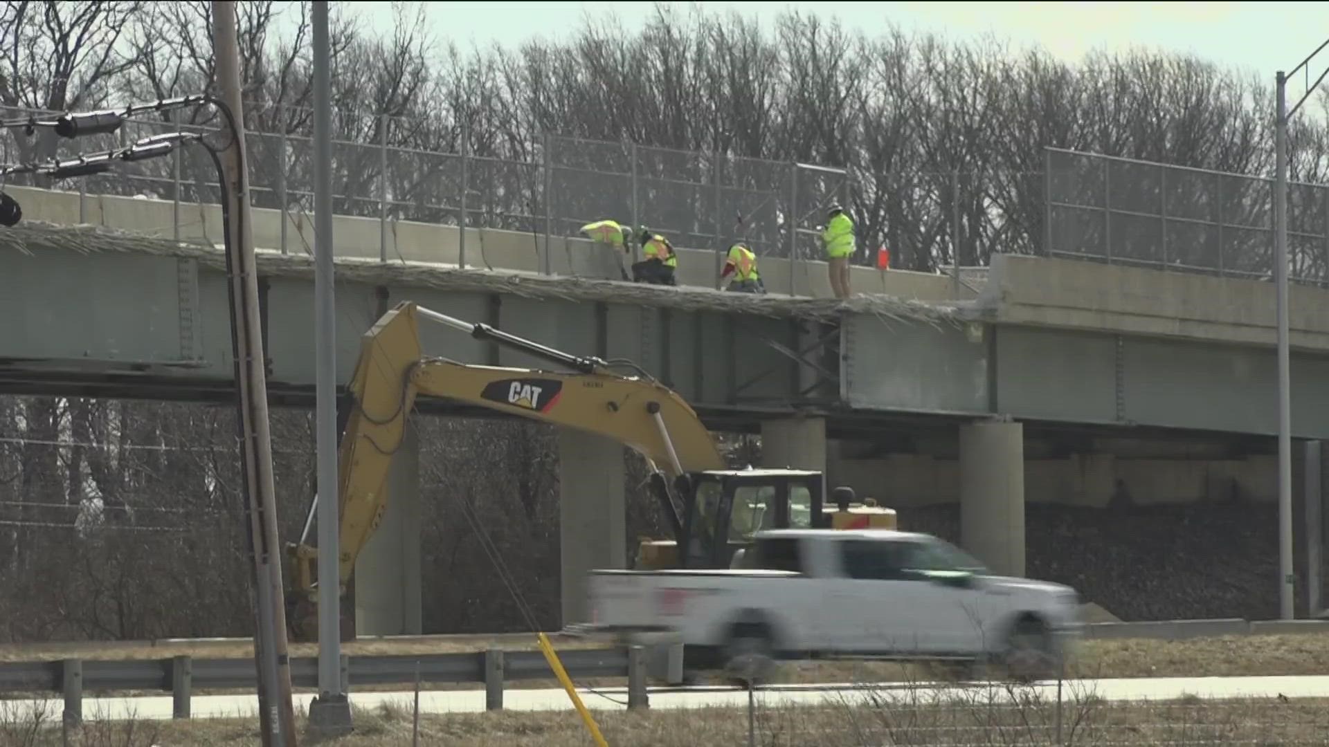 A temporary fix of traffic signals has been set up to alternate northbound and southbound traffic over the one undamaged lane of the Lime City Road I-75 overpass.