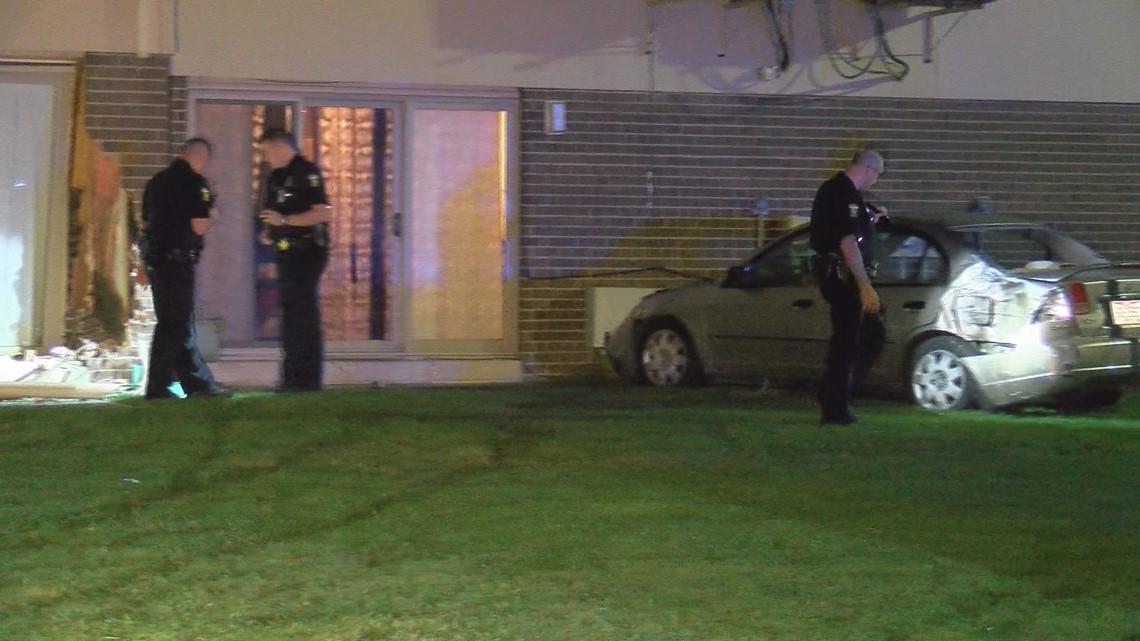 Drunk Driver Crashes Into Mood Manor Apartments In Central Toledo 
