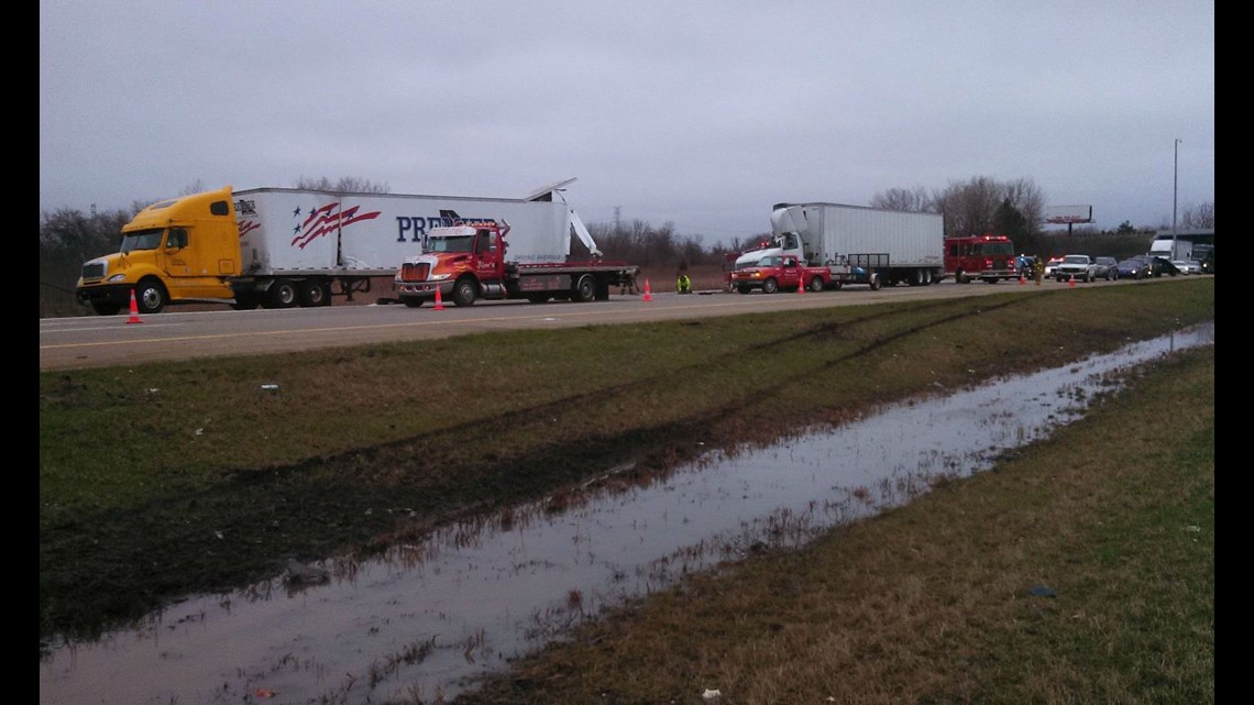I75 SB shut down in Monroe County after semi crash