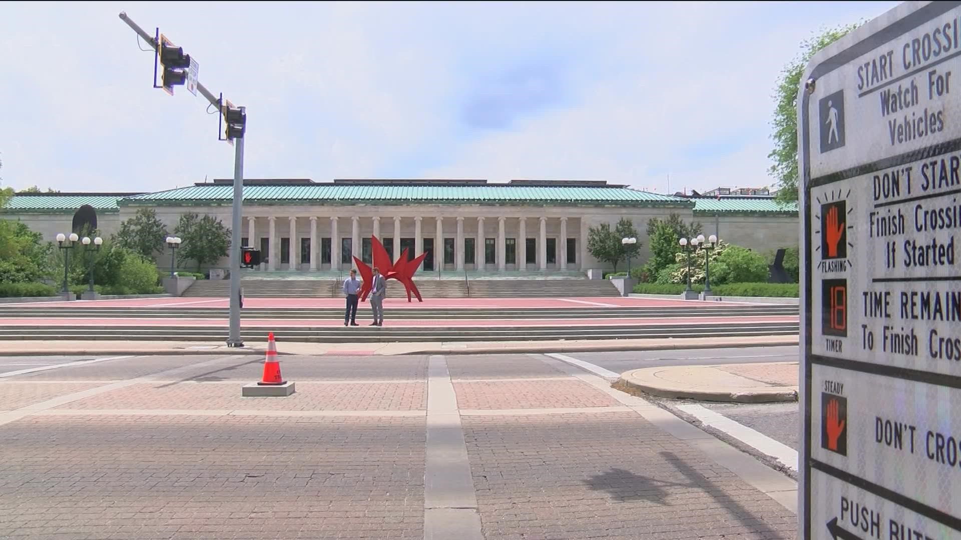 The city of Toledo installed a new pedestrian hybrid beacon crosswalk on Monroe Street, connecting the museum with the glass pavilion.