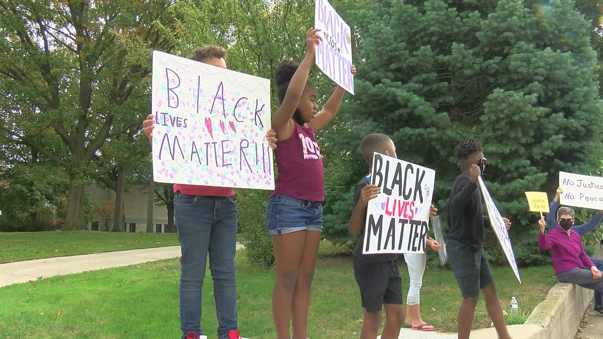 Toledo Children rallied outside Glenwood Lutheran Church for a message
