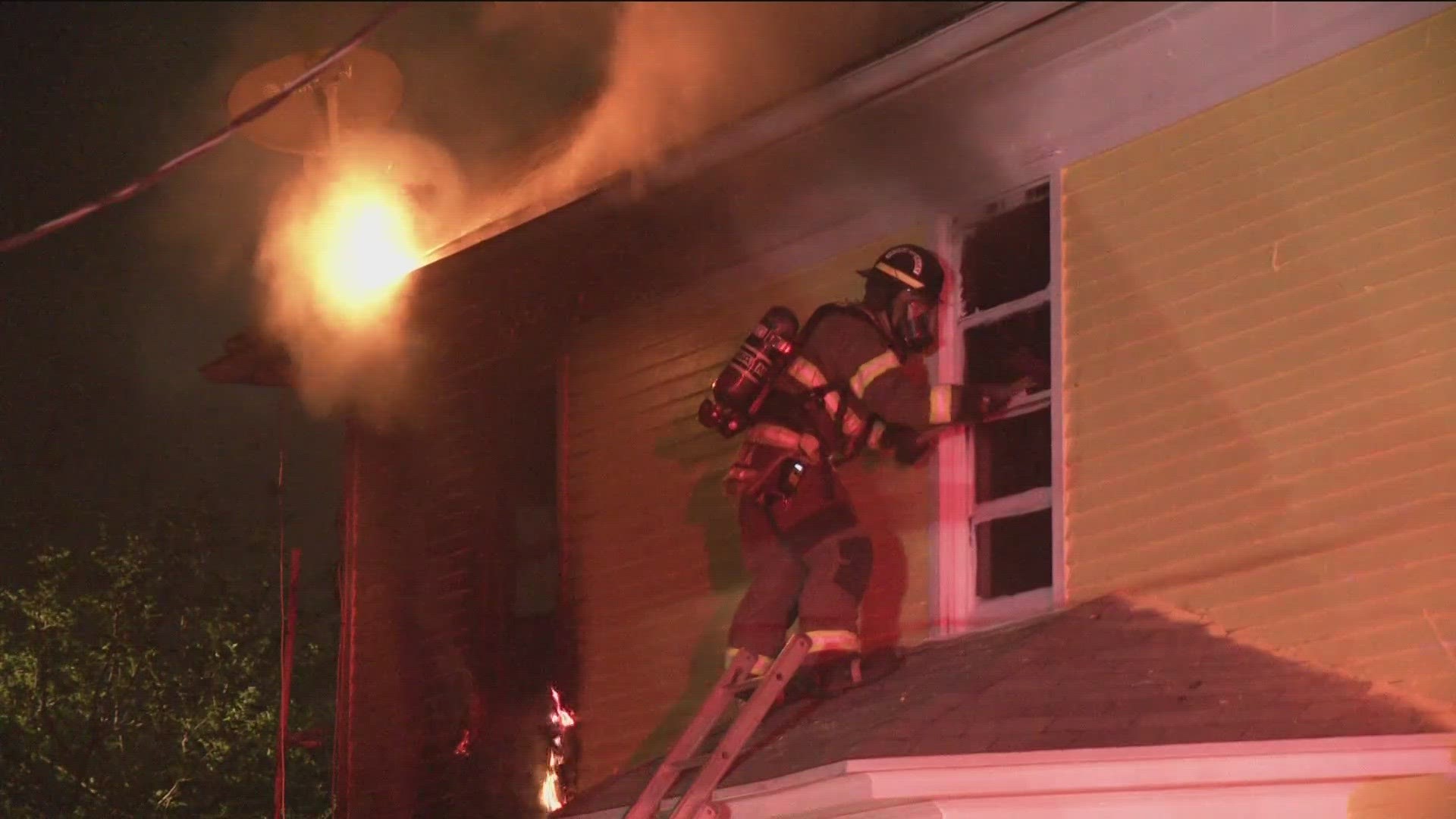 TFRD investigating two house fires in north Toledo | wtol.com