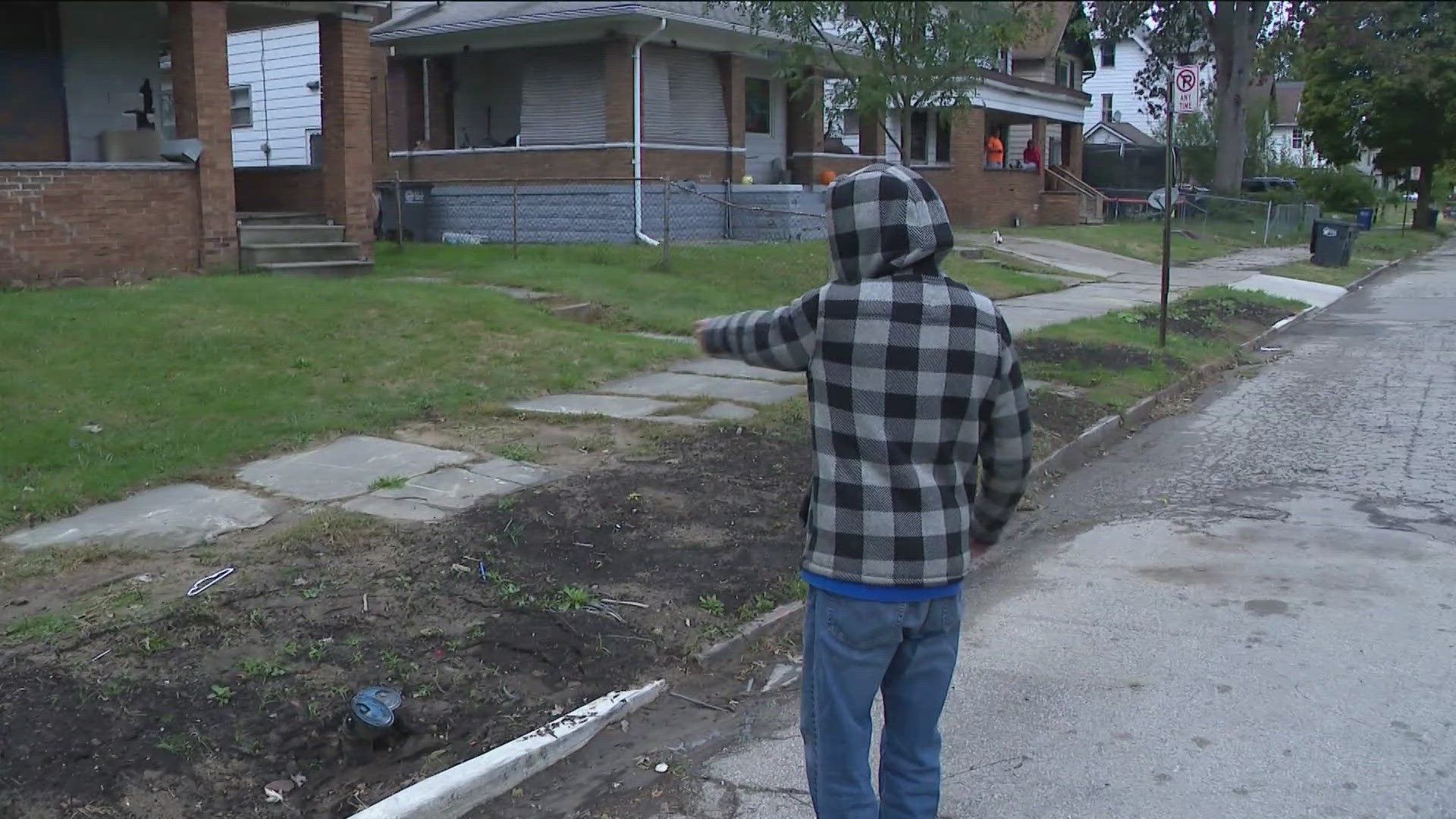 The city of Toledo is working with E & K Contractors to replace water lines on Arden Road. But neighbors are upset with what they left.