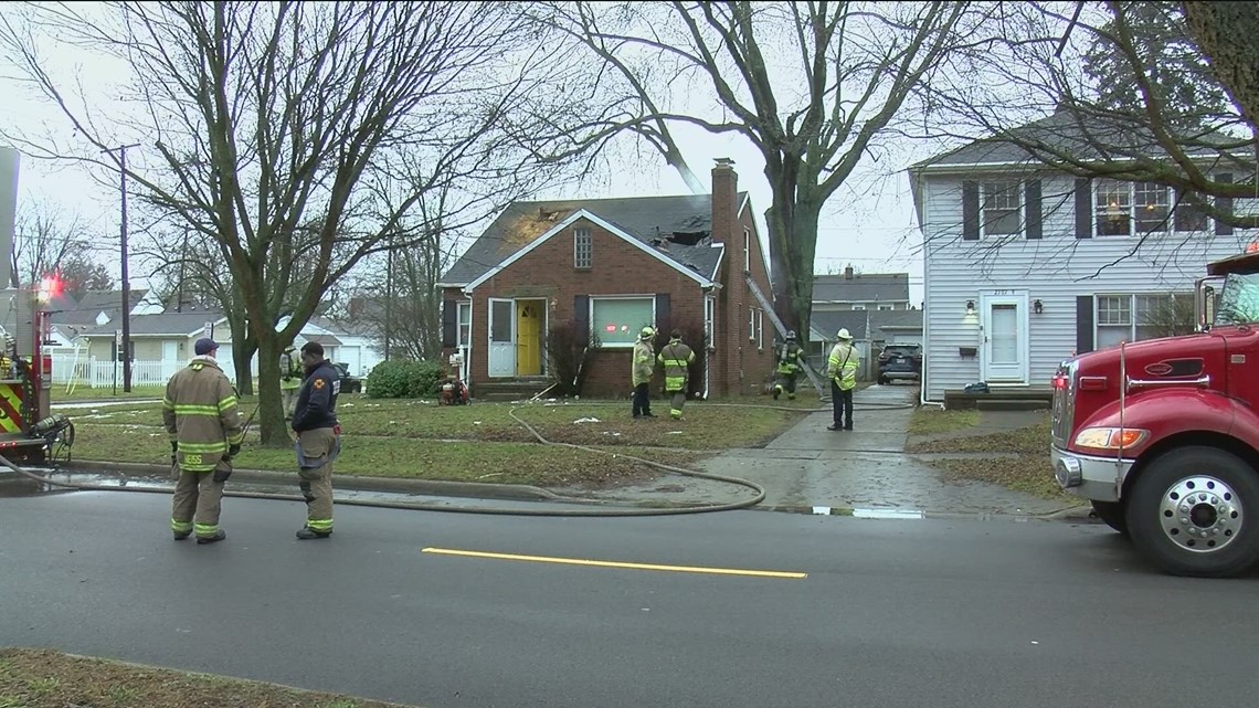 Two firefighters injured while fighting west Toledo house fire - Vimarsana News