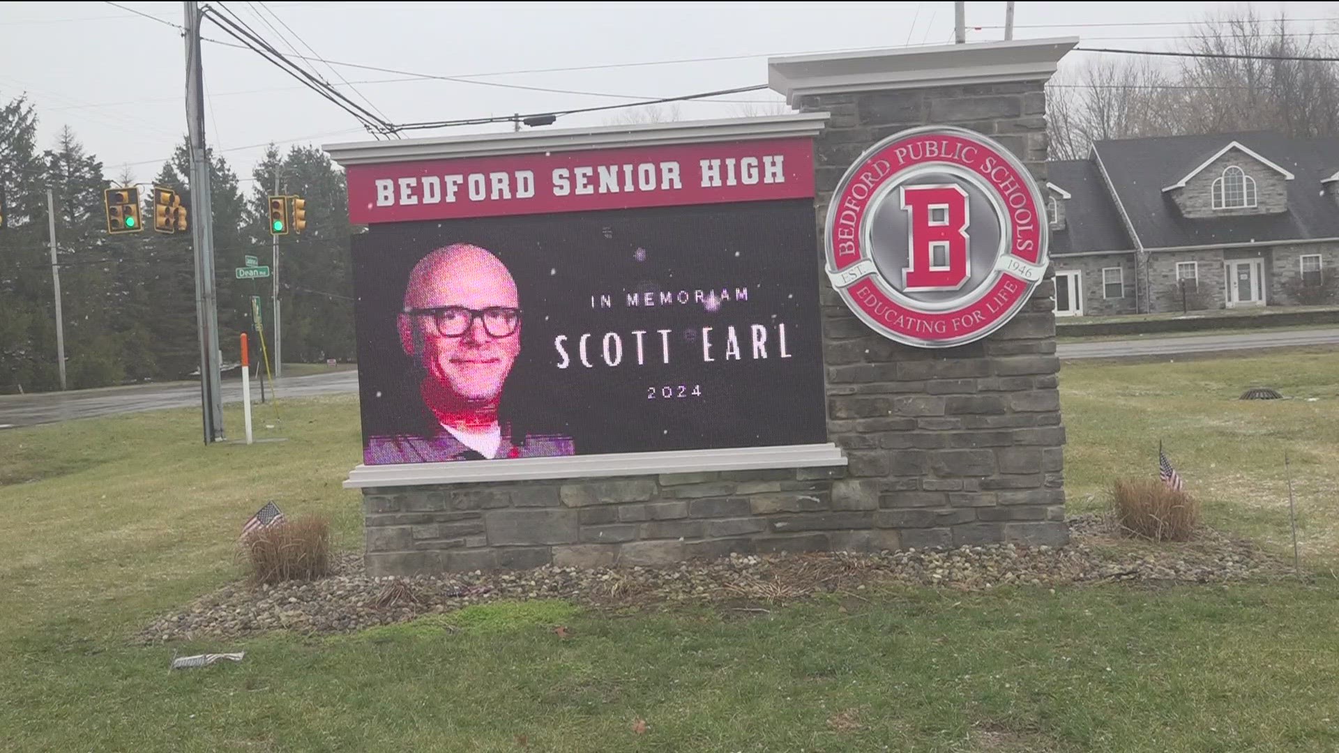 Scott Earl, an 11th grade English teacher and cross country coach, unexpectedly passed away early Tuesday morning.