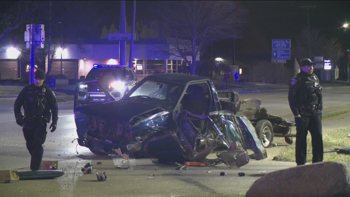 Man hospitalized after crashing into pole early Friday | wtol.com