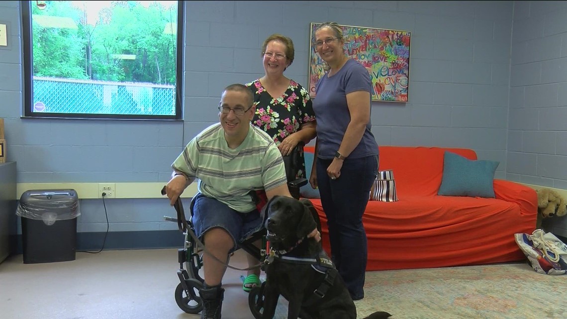 Ability Center introduces Perrysburg man to his new service dog - Vimarsana News