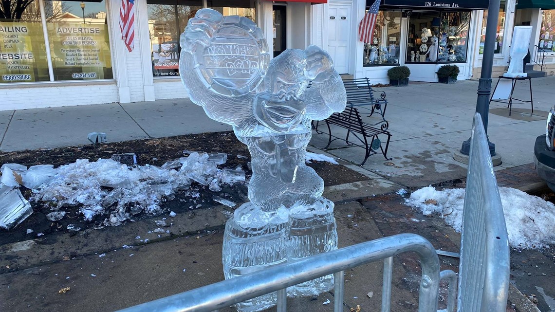 Warm weather brings families out to Perrysburg Winterfest