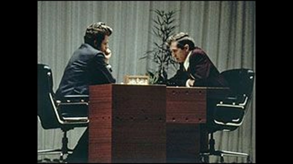 Chess master Bobby Fischer dies