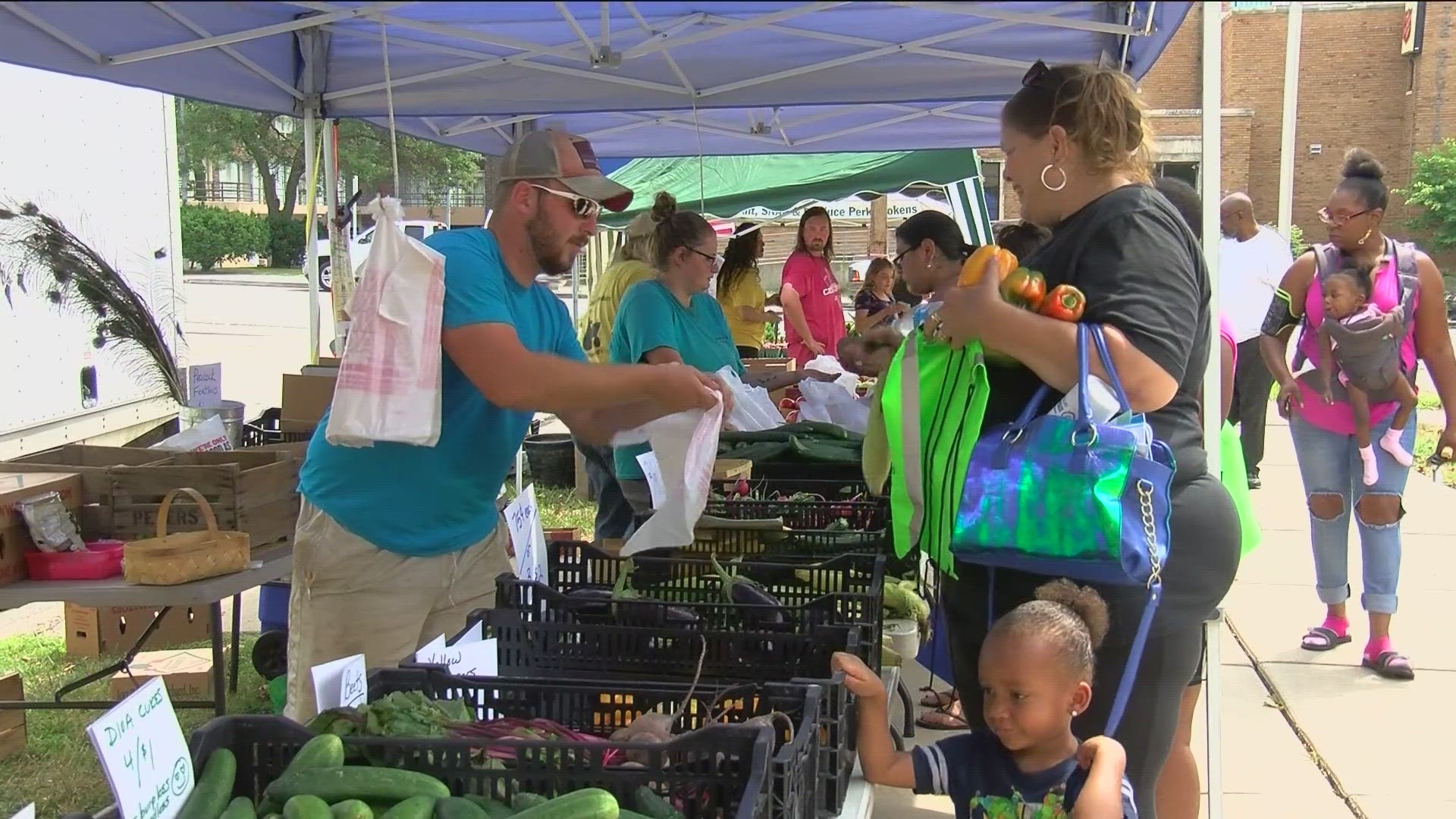 The Toledo-Lucas County Health Department is making sure everyone in the community has access fresh fruits and vegetables.