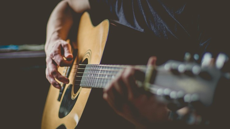 13 Websites To Learn R&B Soul Guitar Lessons Online (Free And Paid) - CMUSE