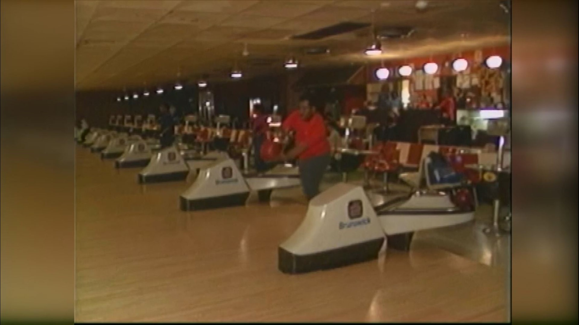 As Toledo Eleven’s Gregg Lindemulder shows us, the new bowling centers began to offer mmuch more than the usual oiled lanes and rented shoes.