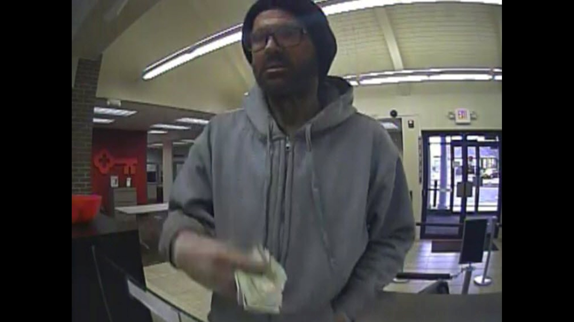 Police look for suspect of Key Bank robbery in Fremont