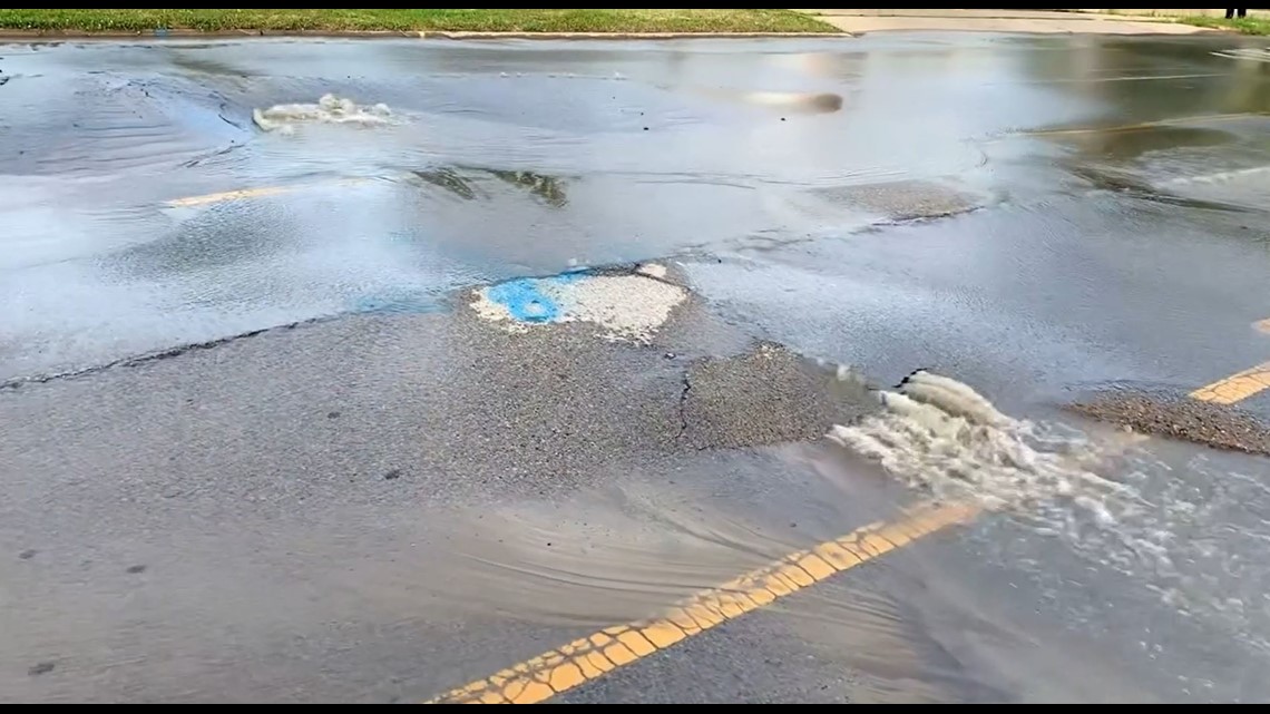water spews from road in Maumee after water main leak - Vimarsana News