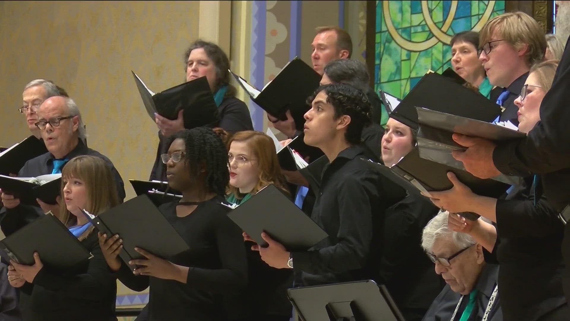 Longview High choir host fundraisers for trip to sing in France | cbs19.tv