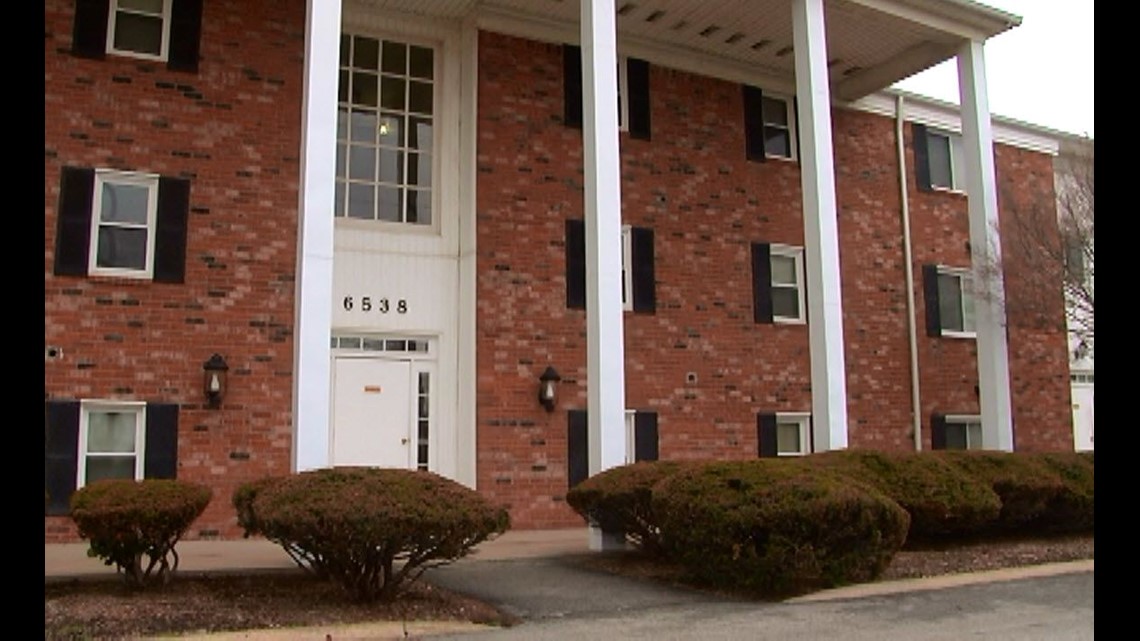 Construction crews wake up residents of Maumee apartment complex with