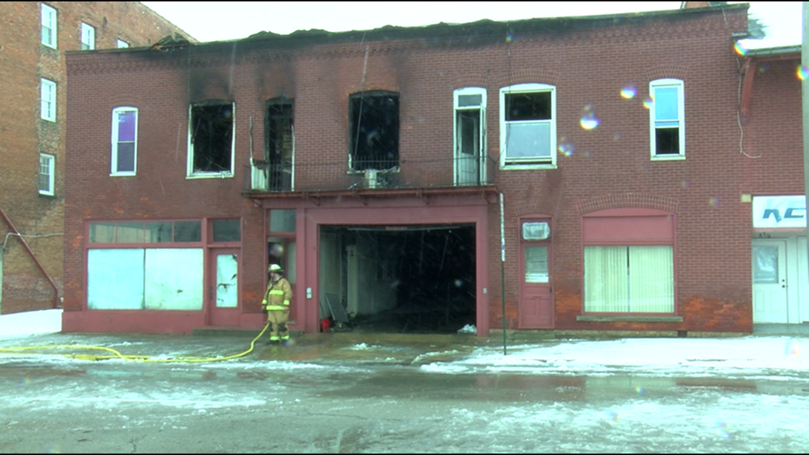 Crews battle large fire in downtown Tiffin, no one injured
