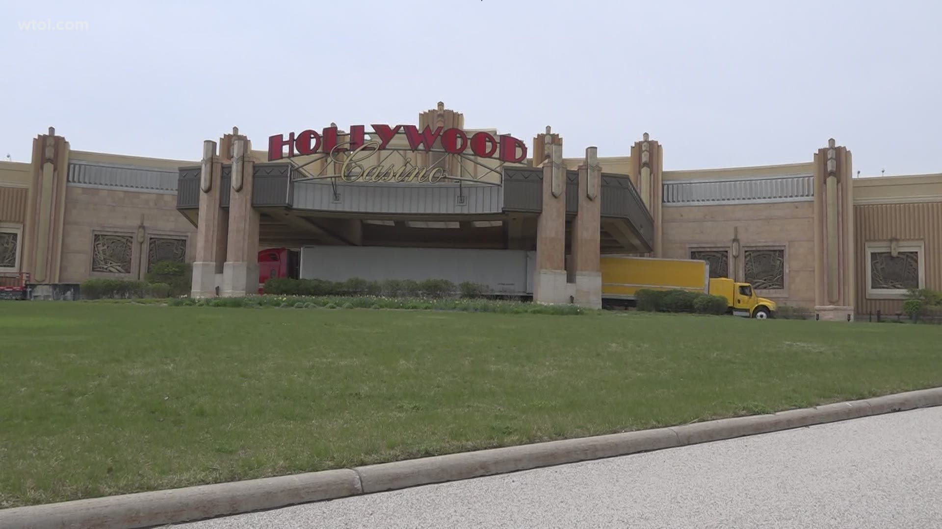 Hollywood Casino in need of a couple of dozen workers and offering $1,000 sign-on bonuses.