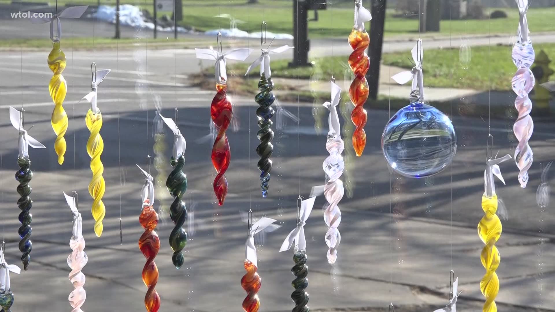 Now in its fifth year, the annual scavenger hunt will offer the chance to win one of 30 free, handmade glass ornaments through a scavenger hunt in downtown Tiffin.