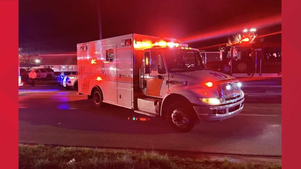 Man flips vehicle on side, crashes into cars in south Toledo - Vimarsana News