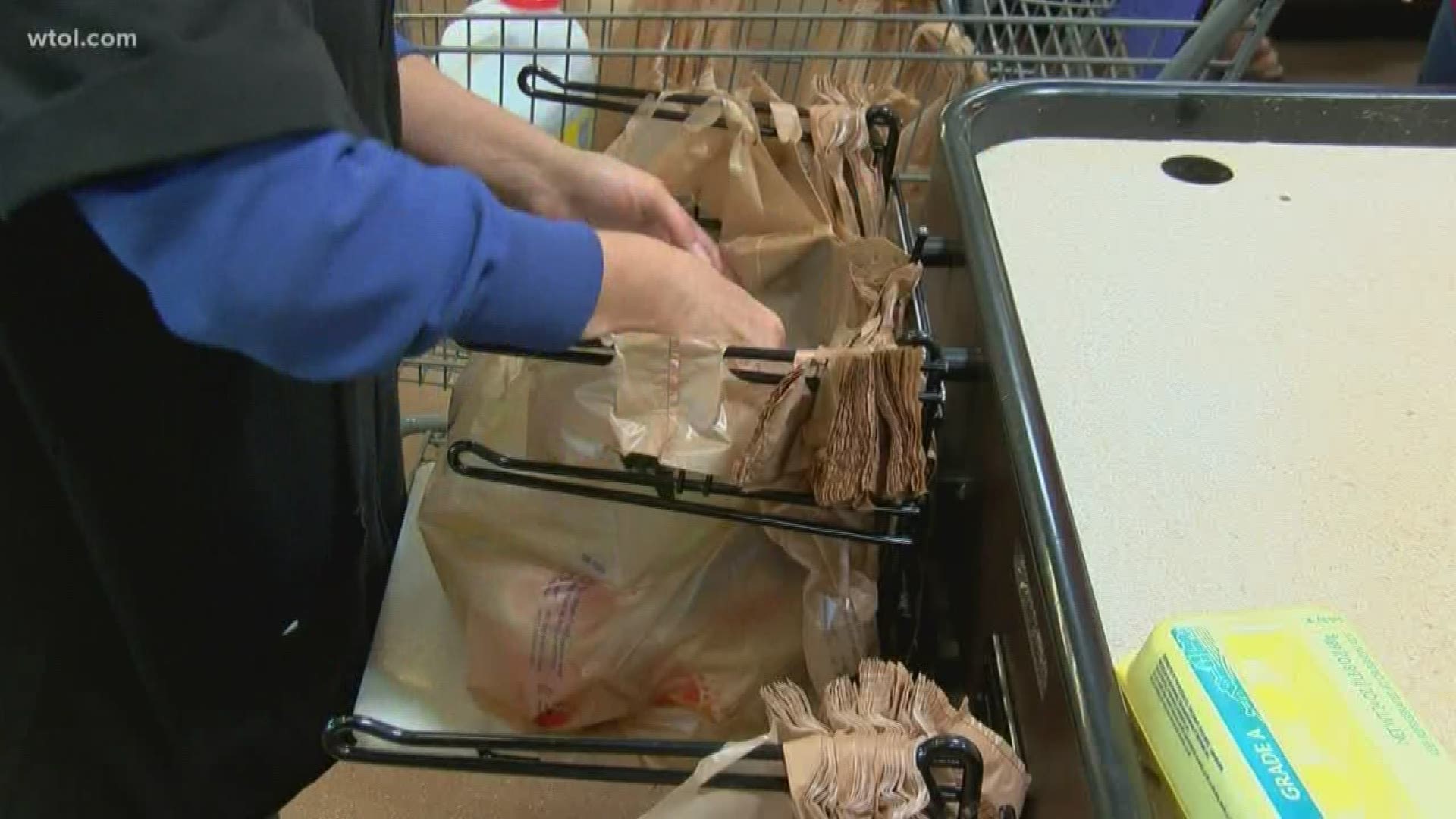 With majority support, Bowling Green City Council members will look closer at the legislation, enforcement and exceptions of a single-use plastic bag ban.