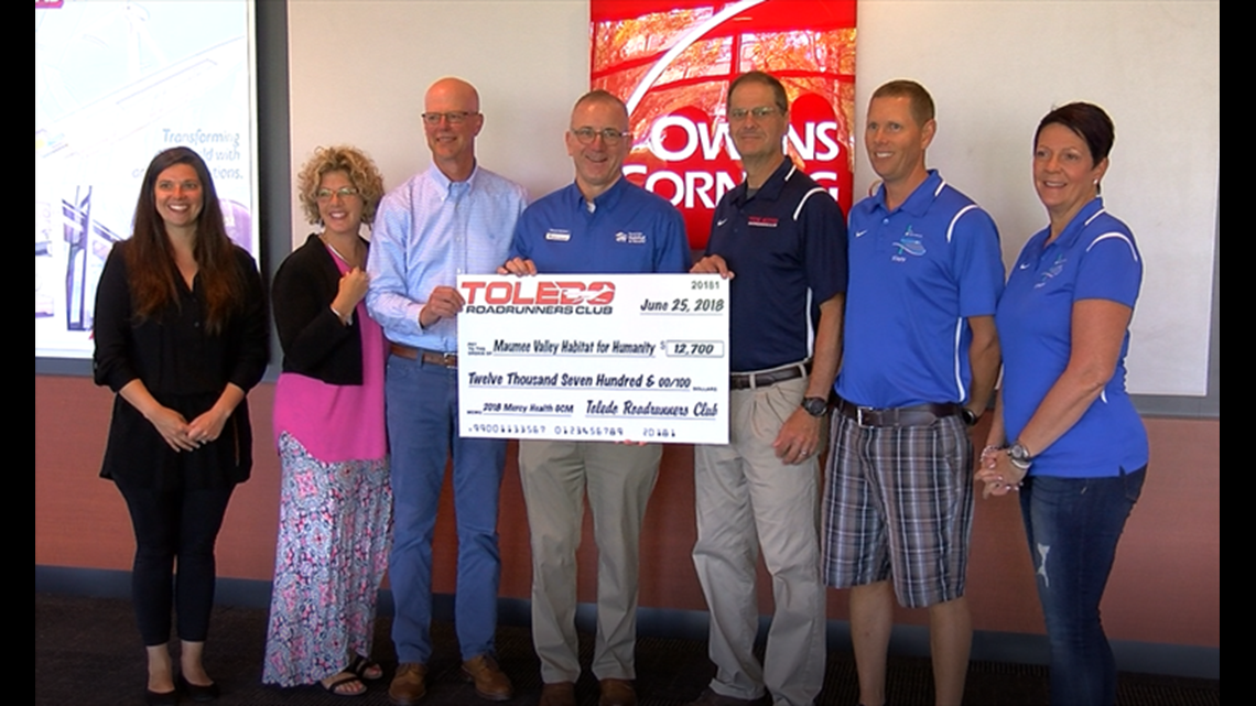 Toledo Roadrunners donate nearly 13,000 to Habitat for Humanity