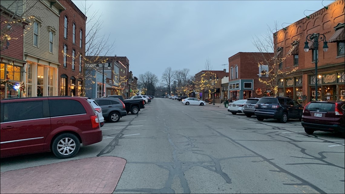 Last-minute shoppers hurry to buy local before winter storm - Vimarsana News