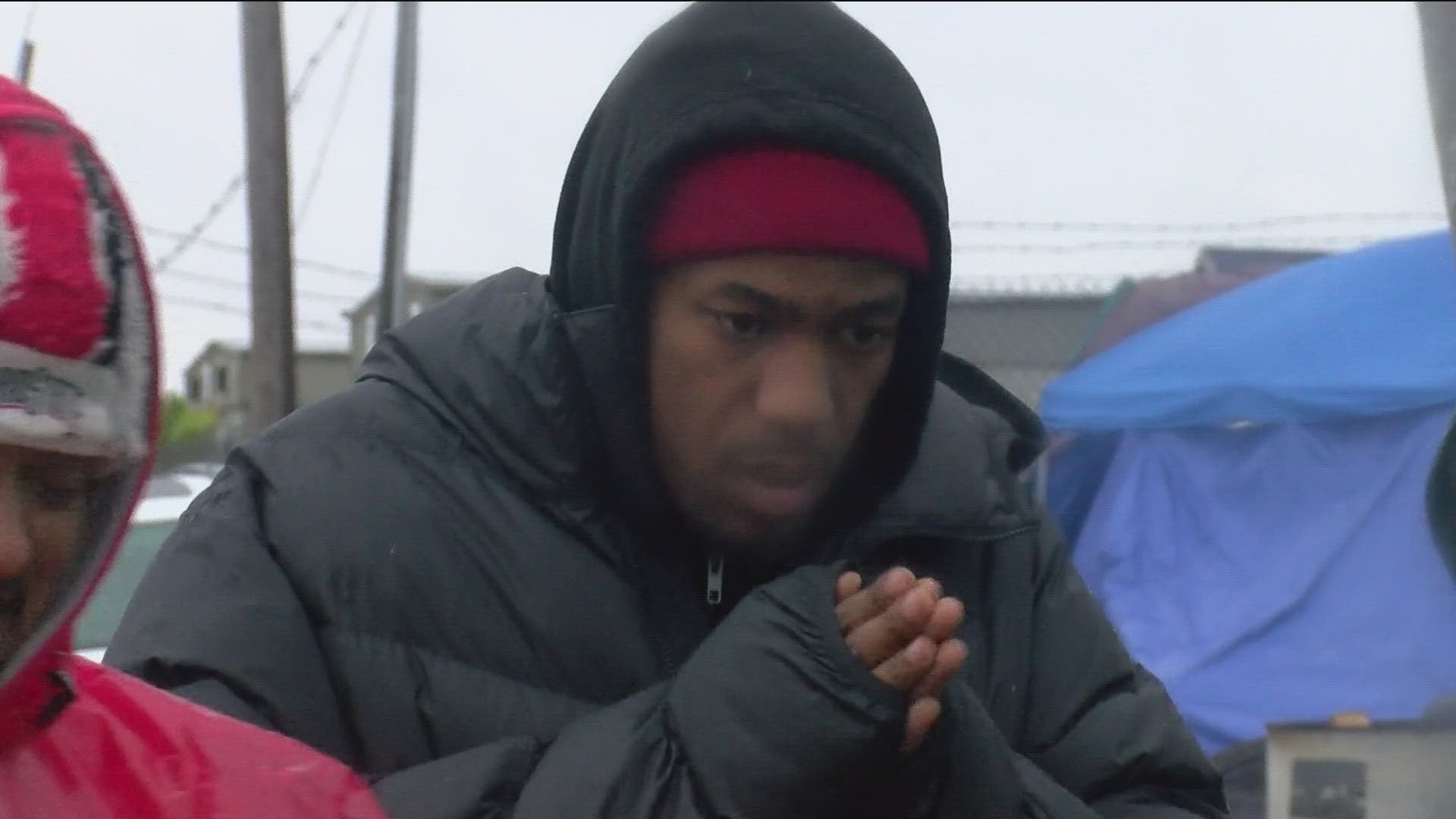 Despite 30mph+ winds in Toledo, with showers on and off, UAW strikers continued to hold the picket line at the Jeep assembly plant.