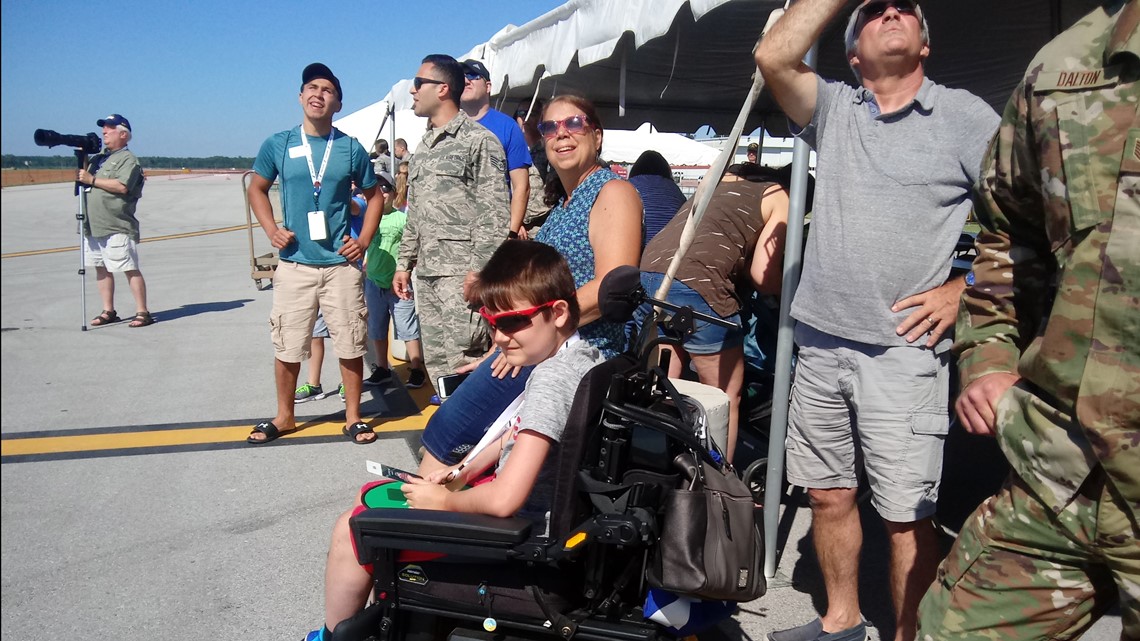 Toledo Air Show gives special preview to Make A Wish families