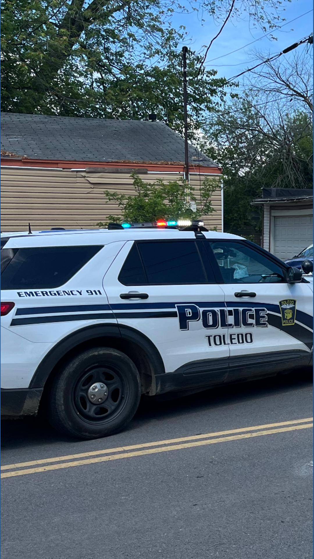 Driver leads police on central Toledo chase, crashes into pole | wtol.com