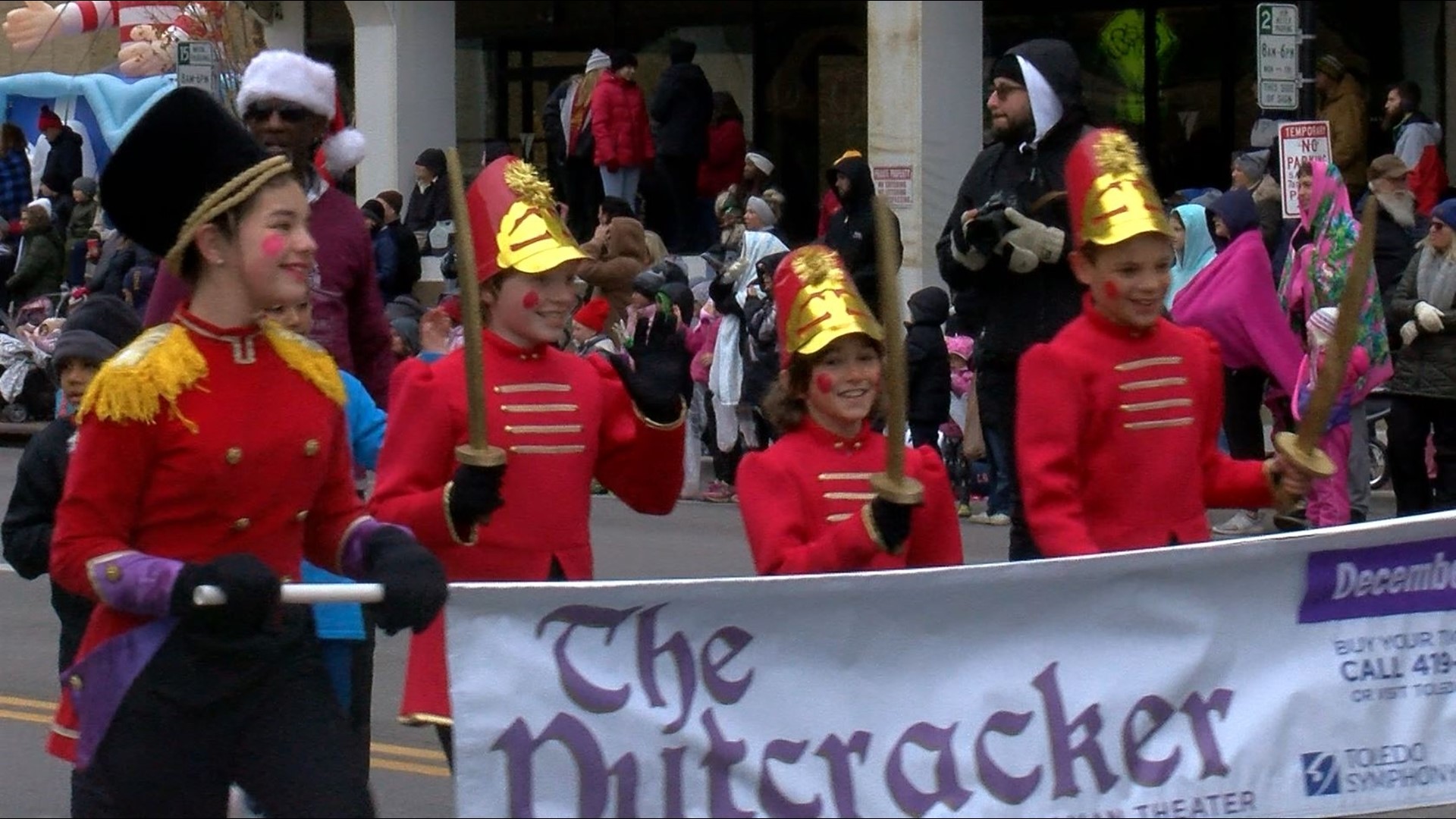 Toledo Blade Holiday Parade kicks off holiday season