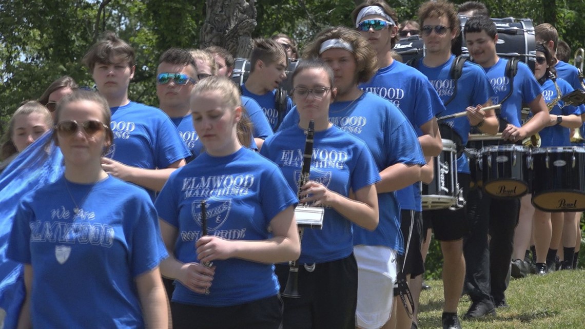 High school band provides soundtrack for Memorial Day ceremony - Vimarsana News